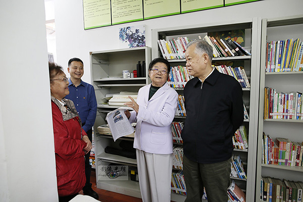 顾秀莲_95W1822曾长青摄.JPG