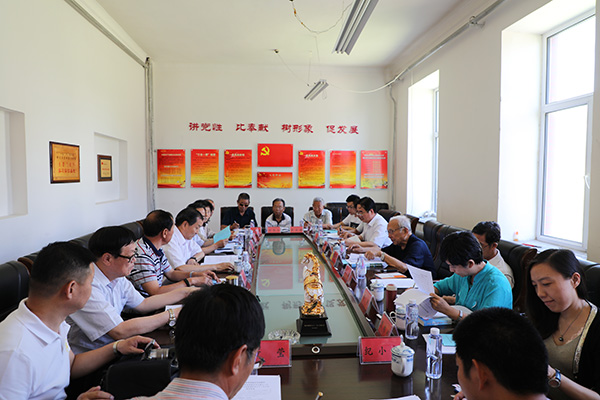 1. 7月12日,中关工委、自治区关工委调研组一行在呼伦贝尔市关工委召开座谈会。.JPG